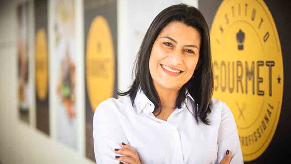 Empresária aceita o desafio do marido e se torna dona da maior rede de cursos de gastronomia do país
