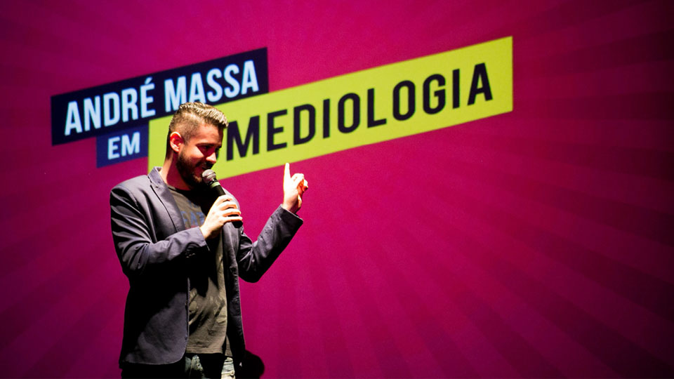 André Massa faz temporada do show de humor “Comediologia” no Teatro Viradalata