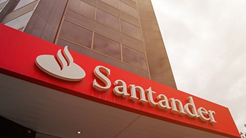 Santander disponibiliza 600 bolsas destinadas para o impulsionamento da carreira de professores