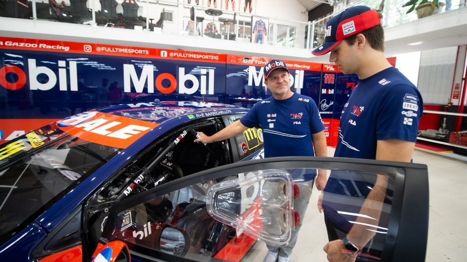 Piloto da equipe Mobil™ Full Time Sports Rubens Barrichello abre a temporada da Stock Car ao lado do seu filho Dudu